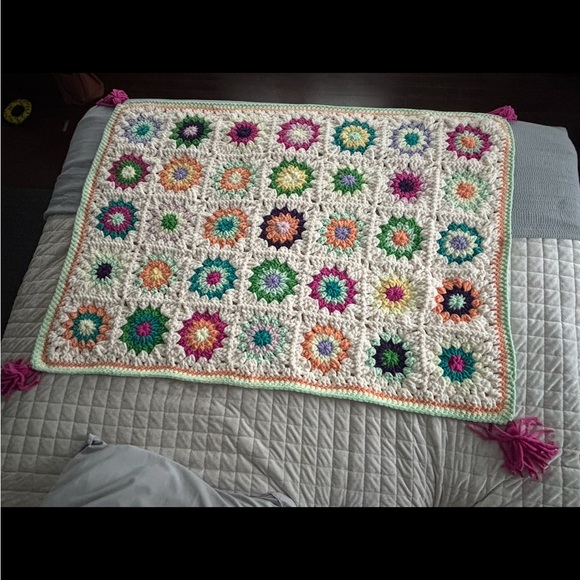 Handmade Crocheted Star Granny Square - Picture 2 of 4